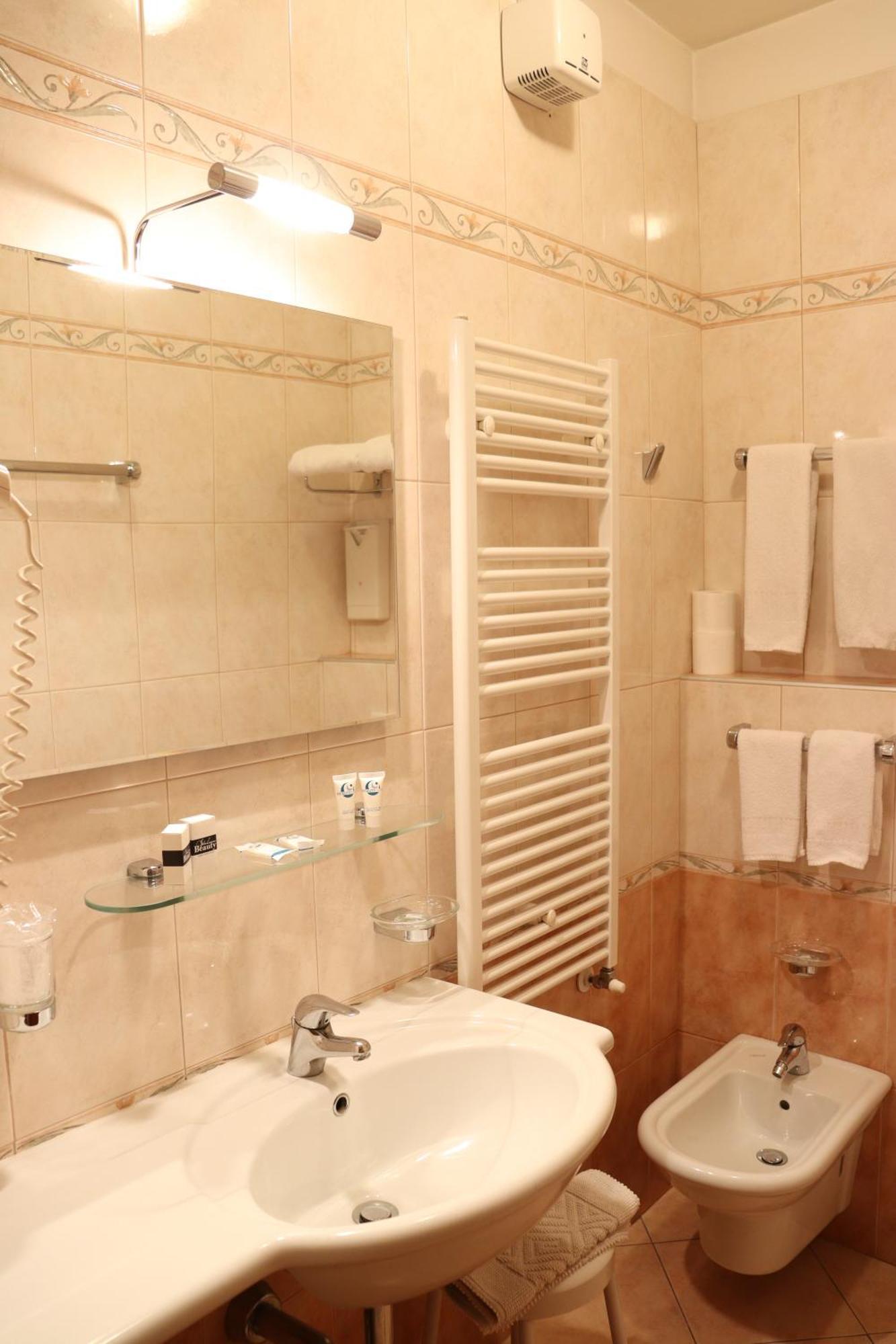 Hotel Montereale Pordenone Ngoại thất bức ảnh