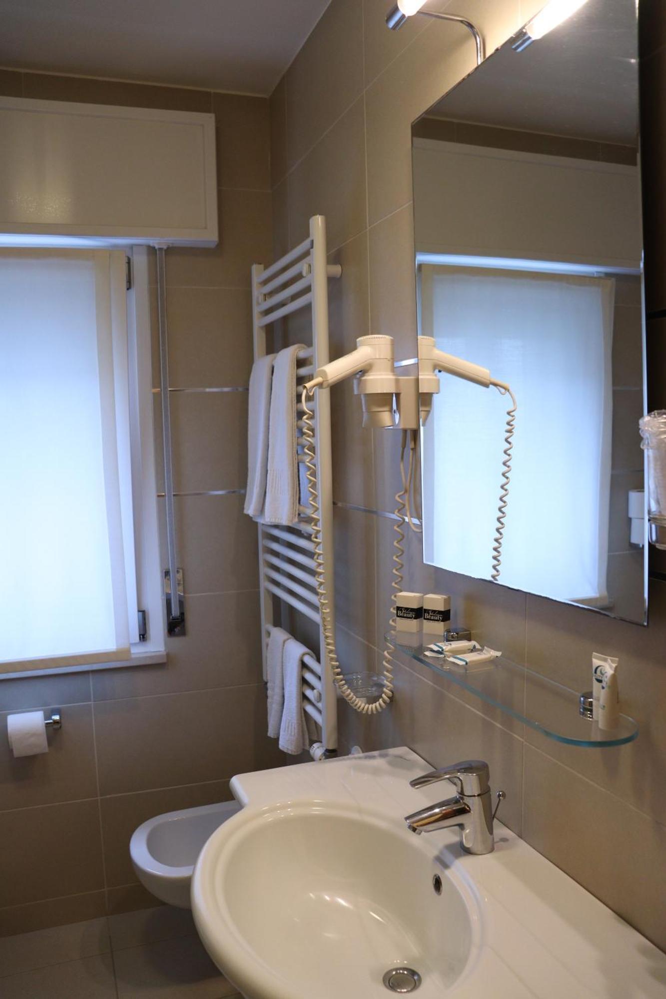 Hotel Montereale Pordenone Ngoại thất bức ảnh